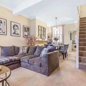 Centre Cottage, Sleeps 6 With Free Parking Chester