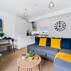 Village Cwtch Whitchurch 2 Bedroom Cardiff