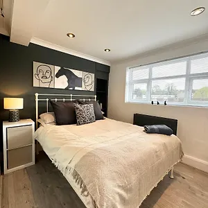 Chester's - - Walls - Private Garden Overlooking River Dee Chester